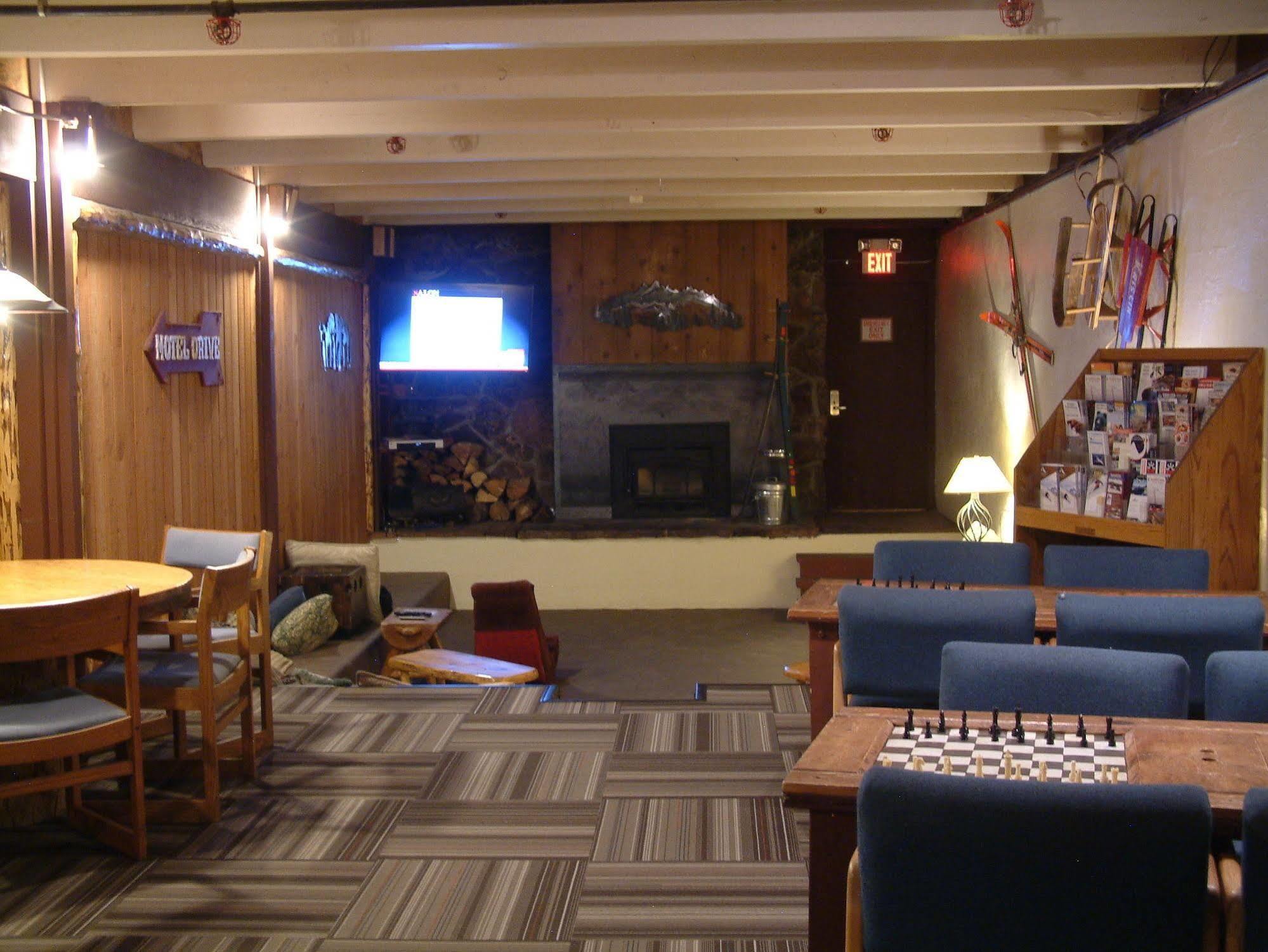 The Hostel Teton Village Bagian luar foto